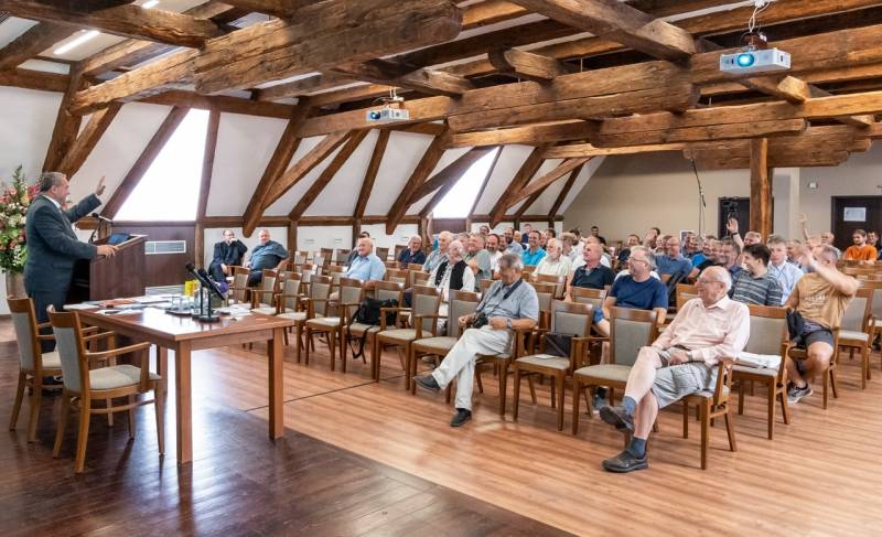 Ferfitalalkozo Pecs szept_03.jpg